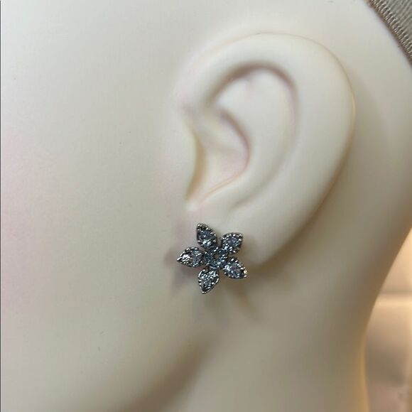 Pandora’s Stranger Things Demogorgon Stud Earrings in Sterling silver - Picture 4 of 10